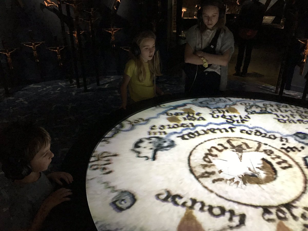 HHolmskov's tweet photo. Mageløse @MuseumMoesgaard - #historie formidling i verdensklasse til alle! #humaniora #VR #animation @UNESCO #pompeij #arkæologi #vikingetid #jernalder https://t.co/arW7hoaZKH