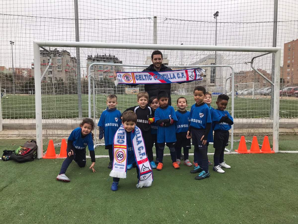 CelticCastilla's tweet photo. LIGA | Debutantes

Cuarto partido del equipo, muy buena actitud de los "peques" y participación activa durante el partido. Vamos aprendiendo poco a poco las diferentes fases de juego, de atacar y defender. 

¡¡ SON UNAS MAKINAS !! 💪

⚪️🔵🔴 #VamosCeltic #Debutantes #rffmenjuego https://t.co/2Oxwm2gPnj