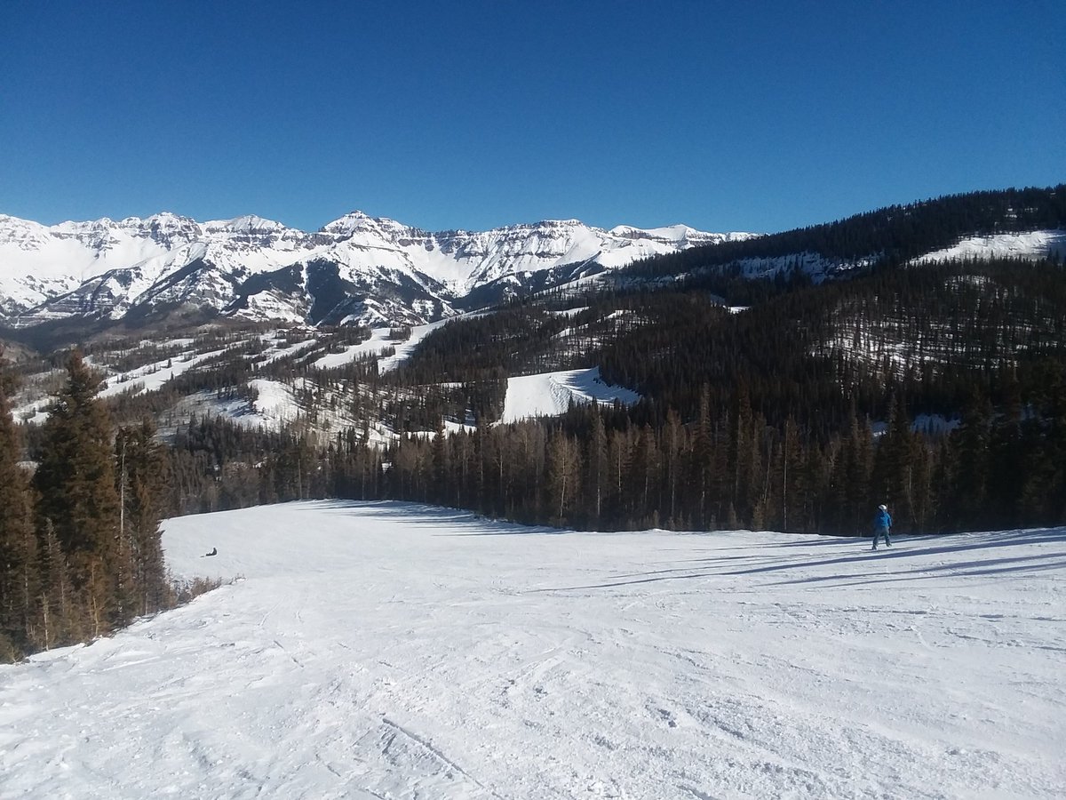 Jevtich1's tweet photo. Happy #SuperBowl Sunday! #solarSoLaR #cowx before the STORM expected tomorrow. #bluebird @Matt_Kroschel @YvonneBatal @chris_tomer @KristenSkiMom @wind4me https://t.co/cgh8dm9bnu