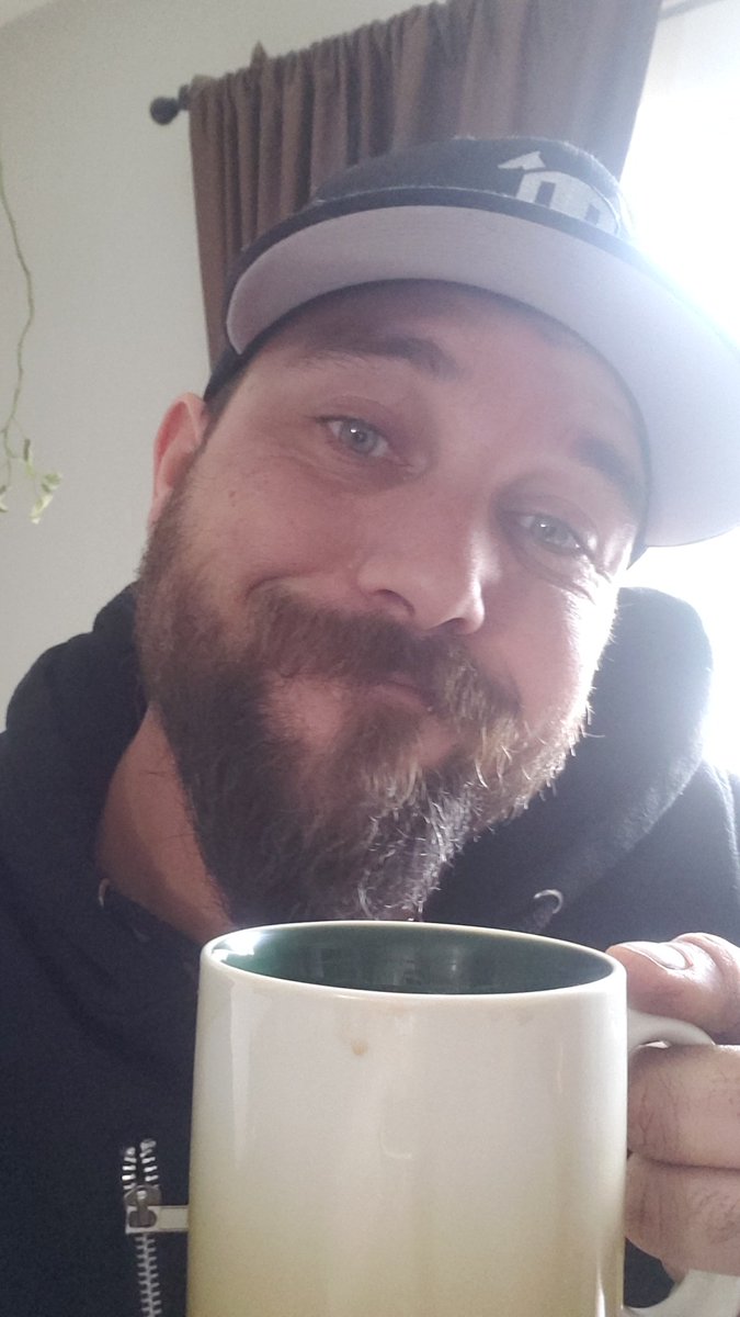 thatphoenix84's tweet photo. Ridiculous challenge time!
If I get to 1000 #followers by march 1st I'll shave the left or right half of my face and walk around like that for a week! Because why not? Chatting with you all has been fun as hell, let's kick it up a notch! #Challenge #Believe #BeMorePirate https://t.co/DBU21JyRAC