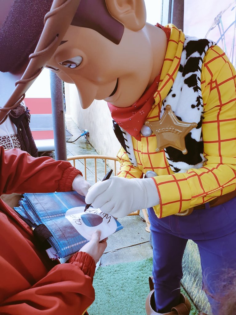 forbes789's tweet photo. Taking the Tartan bag challenge to the next level. Our Coop Tartan bag did a tour of Disneyland Paris and was signed by all our favourites. @CP_Whitf @JoWhitfield_ @PeterBatt3 @KevinBuchanCoOp  @furnivalderek @mccarthy_1888  @kevinclark261 @Steve_Murrells @EmmaB_0811 @VickiMains https://t.co/G2ZqrDePXX