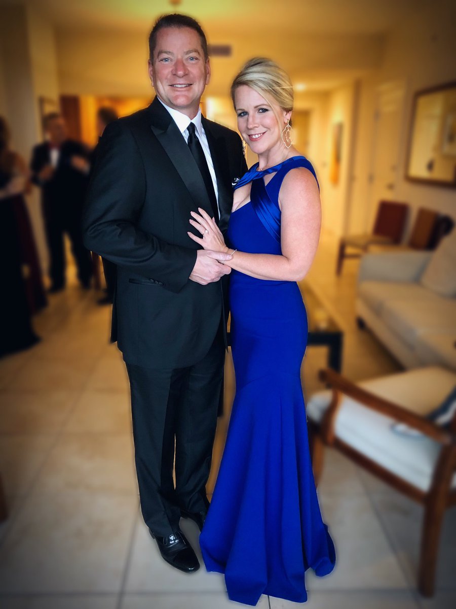 jenna_persons's tweet photo. Celebrating tradition and community last evening at the 82nd annual Edison Pageant of Light Ball #edisonia #swfl https://t.co/muT0hQvldP