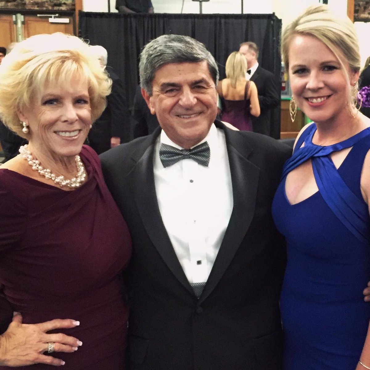 jenna_persons's tweet photo. Celebrating tradition and community last evening at the 82nd annual Edison Pageant of Light Ball #edisonia #swfl https://t.co/muT0hQvldP