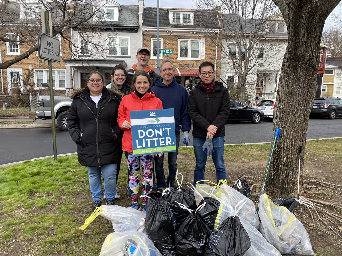 LaylaBonnot's tweet photo. Thank you neighbors for another great clean up (not all are pictured) #trashfreeDC ! @ANC1A #GroundhogDay https://t.co/wWpF4LqMOA