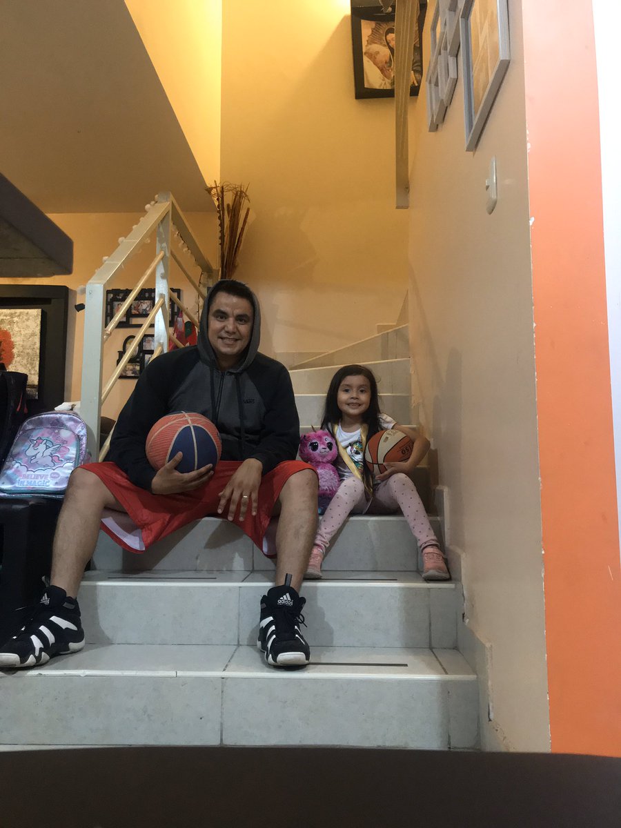 IvanRockU's tweet photo. #amordepapa #basketball #KobeBraynt #crazy8 https://t.co/s8Vwl7RndF