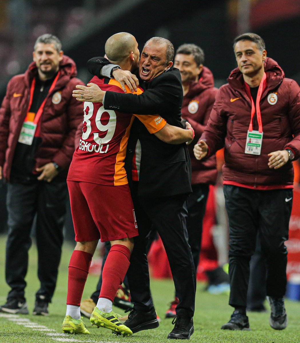 sffeghouli's tweet photo. ✊🏼🦁⚽️⚽️ Muhteşem bir akşamdı, tüm takıma ve olağanüstü taraftarlarımıza bravo 👊🏻 Superbe soirée bravo à toute l’équipe et à nos fantastiques supporters 👊🏼❤️💛 #alhamdulillah #galatasaray #dz #hedef23 https://t.co/Qx6rPSVEYe