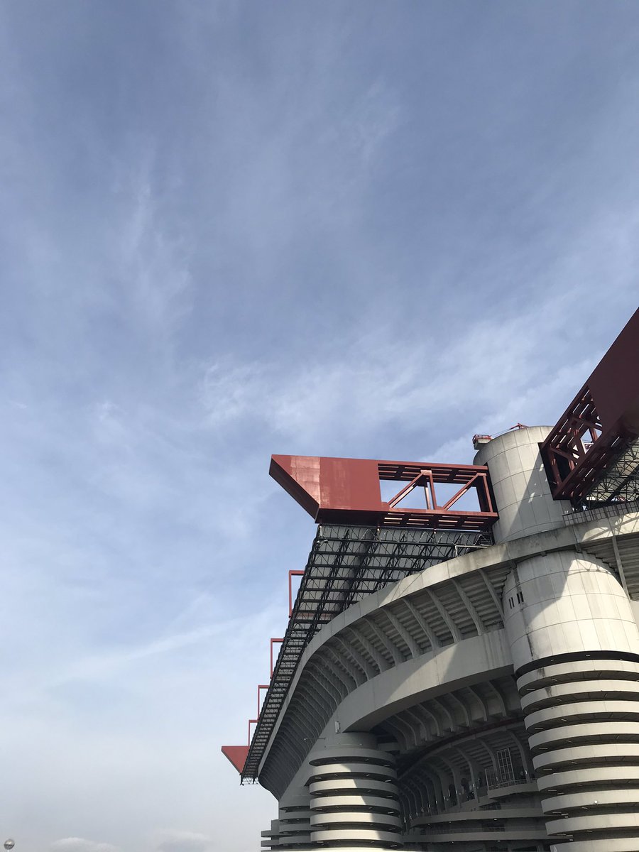 Peccato. Un vero peccato. C’eravamo anche oggi. Ora pensiamo al derby! #MilanVerona #ForzaMilan