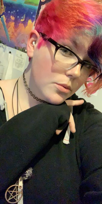 Another not lewd post but my hair is pink and orange https://t.co/00b1tNwtiu<a href="/tag/newprofilepic"class="tags"><span>#newprofilepic</span></a>