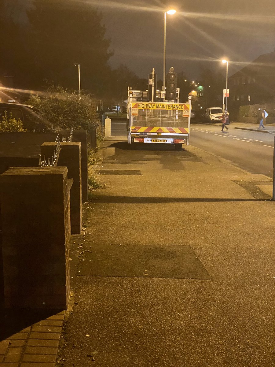 kevyb_home's tweet photo. @BarbaraDring I really don’t think this parking is acceptable - Oscott School Lane opposite little ripley nursery. Most nights https://t.co/g5hlhAgthy