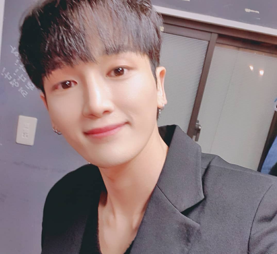Apb_Kappafr's tweet photo. [INSTAGRAM] - 02/02/2020

"Un selfie 🤓
#알파벳 #alphabat #beta #epsilon #gamma #kappa #lambda
#일요일 #해피용데이 #japan #신오쿠보"
© | apb_kappa
🇨🇵 | @Apb_Kappafr https://t.co/sVWmimpjbA