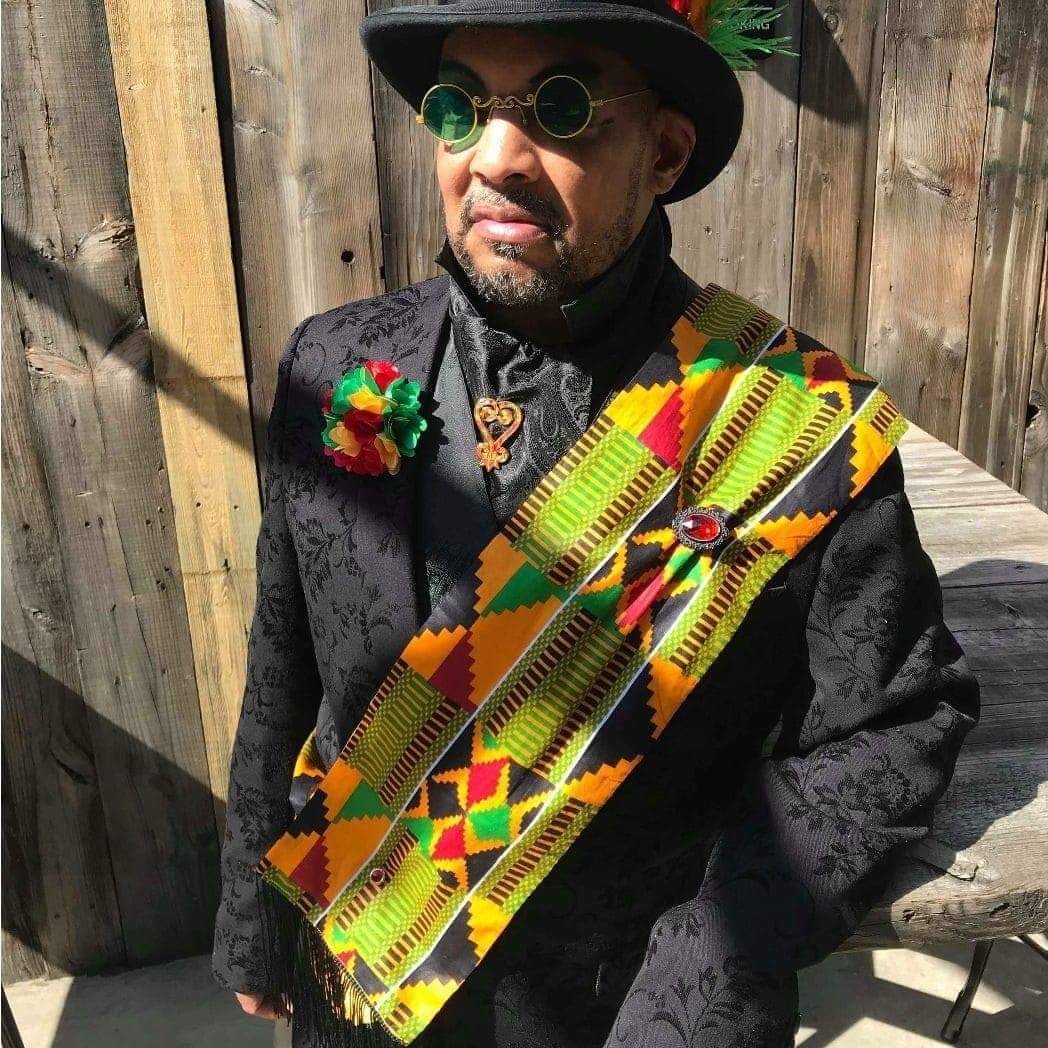 MadameAskew's tweet photo. Happy Dandy Sunday, my darlings!
Today we celebrate #blackexcellence and #dandies with the remarkable Phil Powell who uses his fashion and kindness to promote an inclusive, welcoming community.
#dandy #steampunkdandy #dandysunday https://t.co/GntkBjME9M