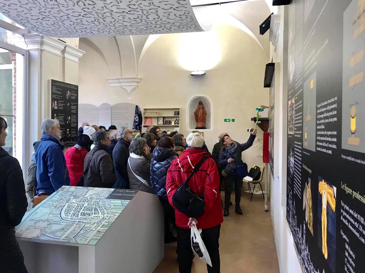 MuseoSeta's tweet image. Oggi abbiamo avuto il piacere di ospitare la tappa iniziale del tour Racconigi Città di Seta ideato dalle guide turistiche dell’ Ufficio Turistico Racconigi. 
Tra i visitatori ci ha reso omaggio il presidente di Conitours Consorzio Operatori Turistici Cuneo Alps Armando Erbi’