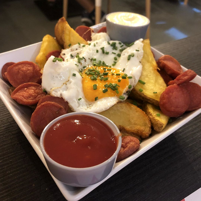 Los domingos se disfrutan con unas salchipapas 🤤
lacasatomada.es