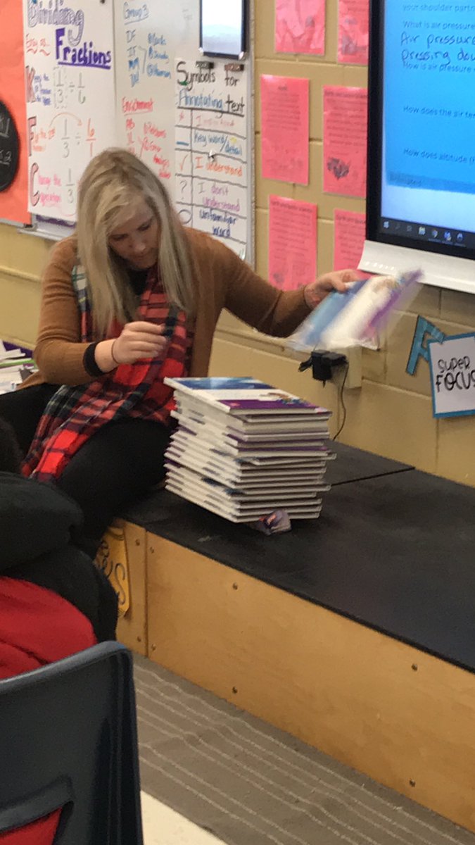 EmilyHarmsen's tweet photo. #bi7 weather and climate was fun! @MsMahler_OCPS https://t.co/eHt1x45i0X