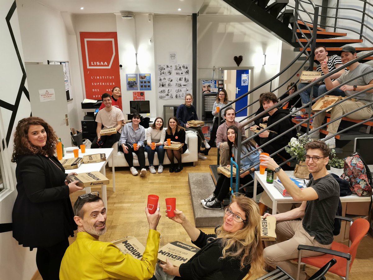 Walker_LISAA's tweet photo. Fin de #JPO à #lisaa #strasbourg. Quel bel investissement de la part des #etudiants et #profs. Près de 600 visiteurs ce week-end... Et l'école est prêt pour les cours demain ! https://t.co/VlfkM54LPW
