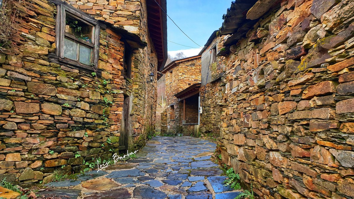 loixbarbao's tweet photo. #obusto #apobradobrollón #Galicia https://t.co/bwEGgy6Kaa