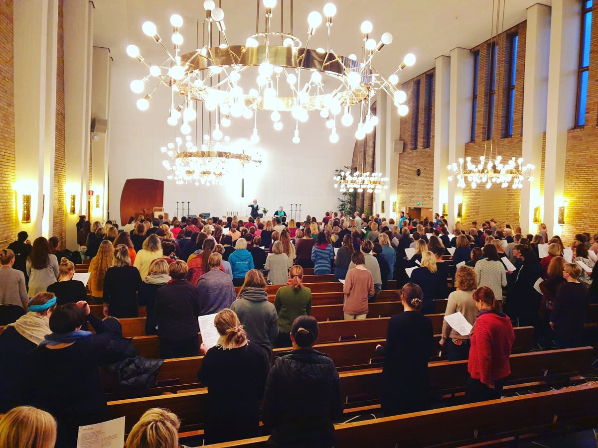Kevään 2020 #GospeliaKaikille Mass Choir harjoitukset alkoivat. Oli ilahduttavaa nähdä niin paljon nuoria ihmisiä kirkossa. Ihanaa kun #Gospel ilosanoma tarttuu!
#GH #gospelhelsinki <a href="/Toolonsrk/">Toolonsrk</a> <a href="/Kallionsrk/">Kallion seurakunta</a> @PaavaliSrk @NinaPakkanen