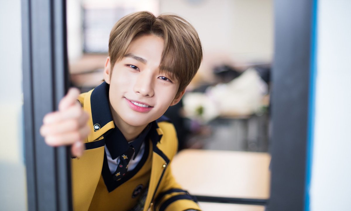 RANK 25 

Stray Kids’ Hyunjin (11 votes) @hwangaussie