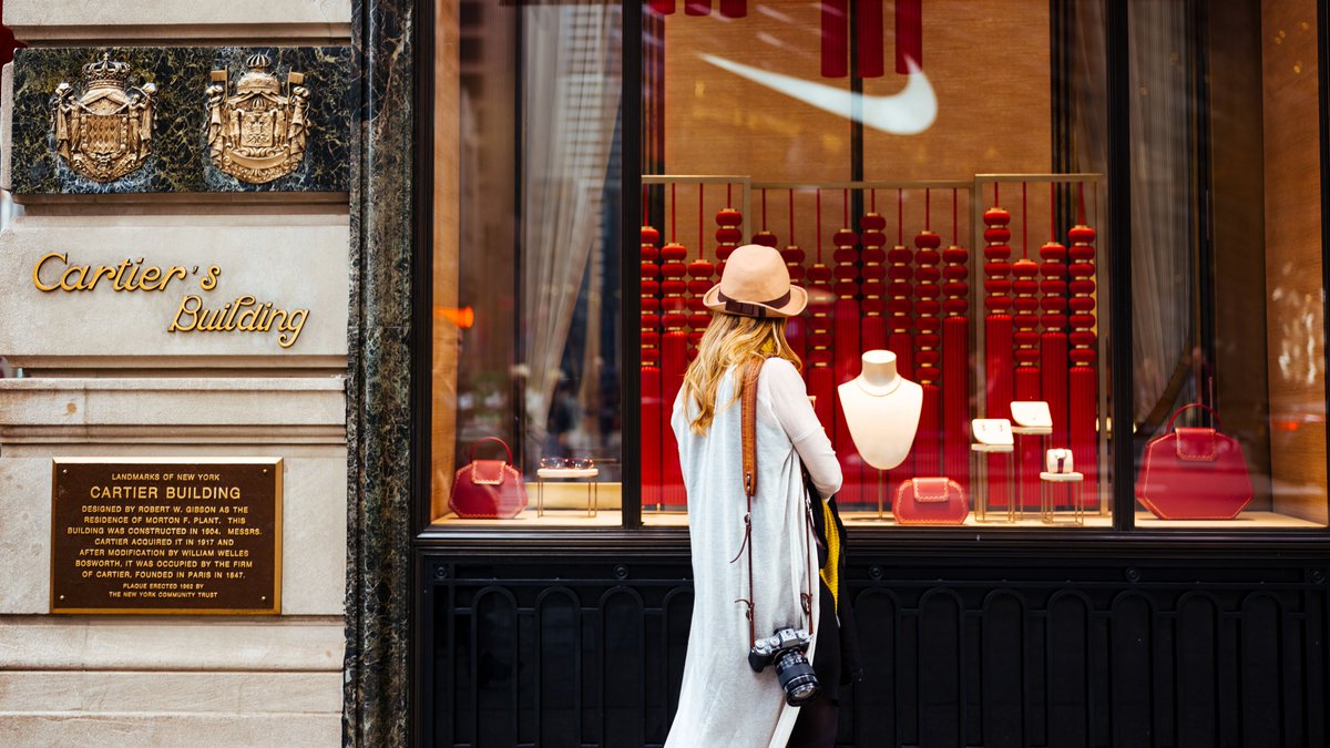 LanghamNYC's tweet image. Take a stroll along Fifth Avenue, where you can master the art of window shopping #WeekendFinds (📸 @mattporteous @thestudio_m)