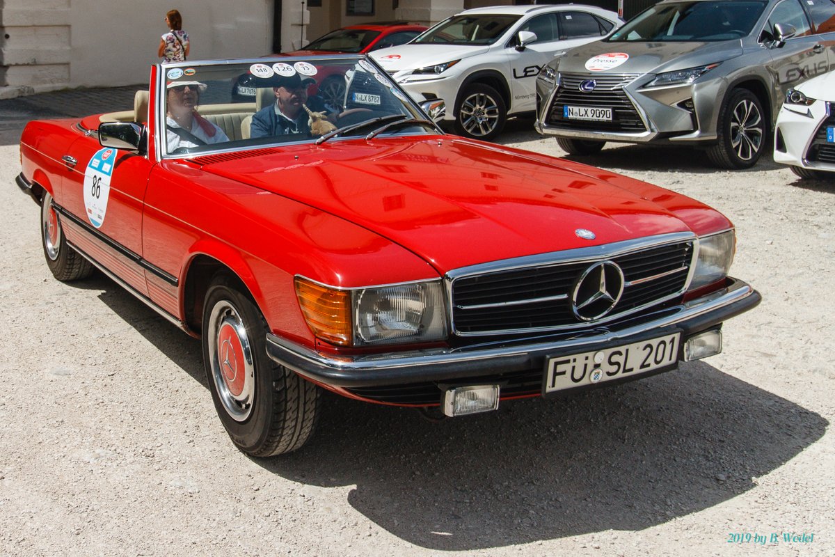 Ragpicker's tweet photo. ...auch ein Daimler, aber anders.
Fahren wie Gott in Franken: #ClassicSprint 2019 https://t.co/mxF7BW4MNr
