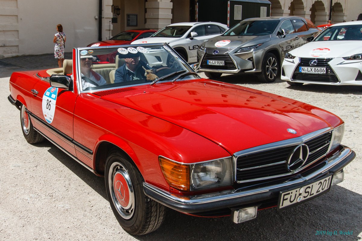 Ragpicker's tweet photo. ...auch ein Daimler, aber anders.
Fahren wie Gott in Franken: #ClassicSprint 2019 https://t.co/mxF7BW4MNr