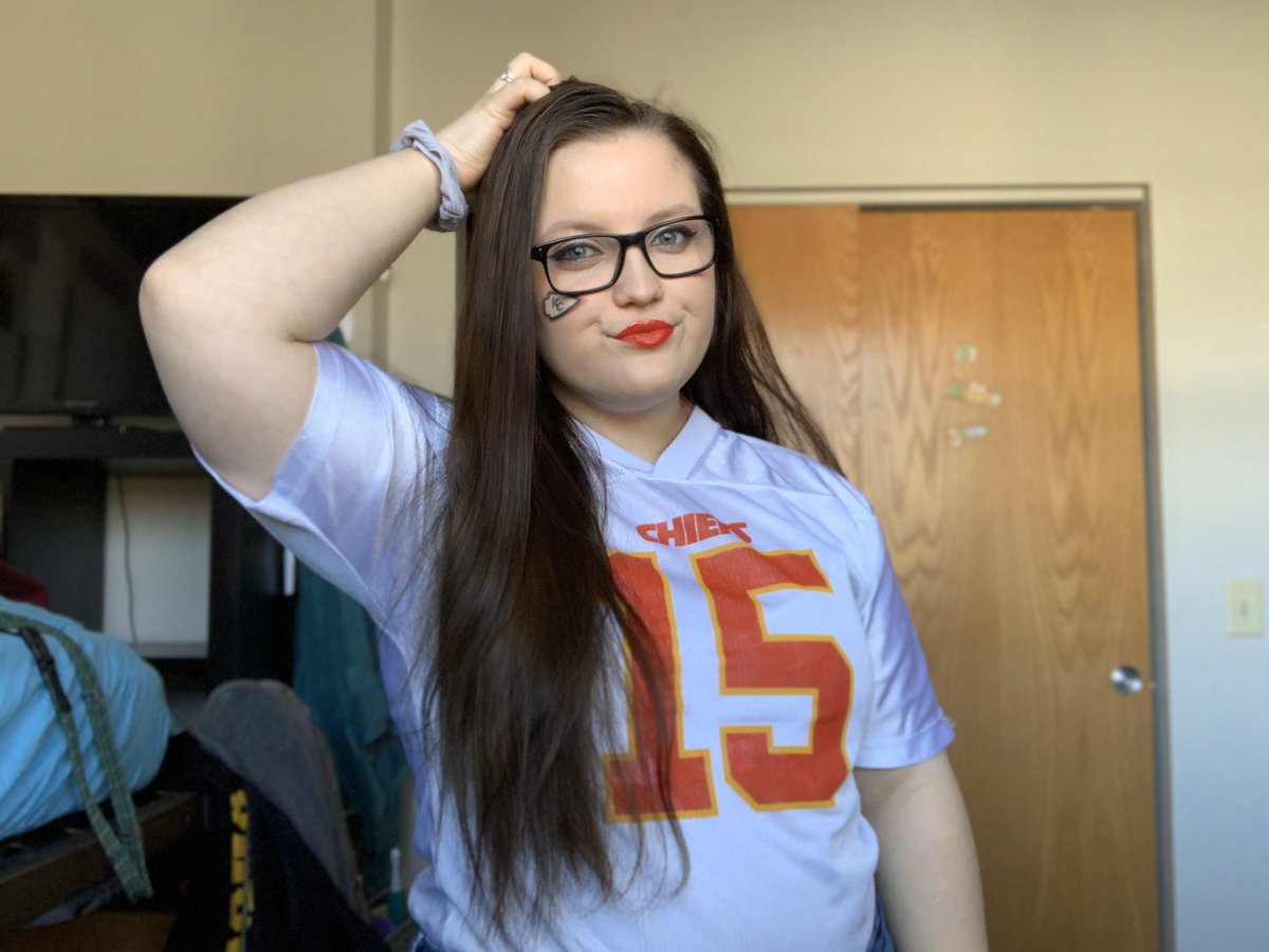 alainab_1127's tweet photo. if you haven’t heard, it’s game day 💛❤️🏈 #ChiefsKindgom #SuperBowl2020 #SuperBowlLIV #ChiefsSBWeek #chiefsmas https://t.co/bumS3b69vT