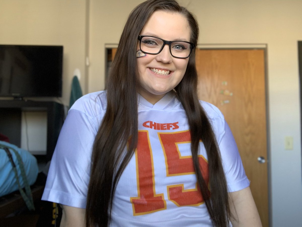 alainab_1127's tweet photo. if you haven’t heard, it’s game day 💛❤️🏈 #ChiefsKindgom #SuperBowl2020 #SuperBowlLIV #ChiefsSBWeek #chiefsmas https://t.co/bumS3b69vT