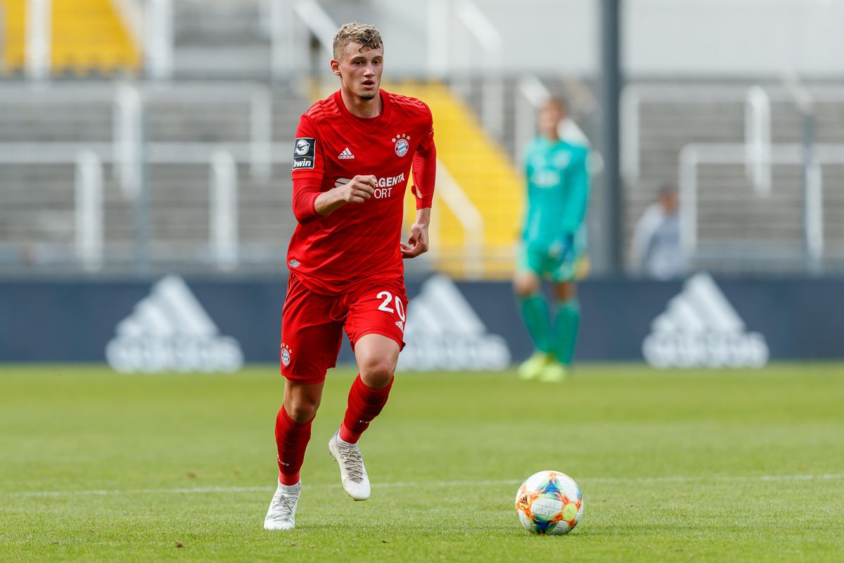 Bayerndemunich3's tweet photo. PreContrato 📄 |⚪ Hemos llegado a un acuerdo con Bayern por Cuisance, llegará cedido por una temporada y media | A continuación las palabras de Erik Ten Hag: "Un joven que promete mucho,es un honor tenerlo en el club, aún siendo por un corto plazo confió mucho en él" 🔴 #UNIMDF8 https://t.co/5ECohorZMz