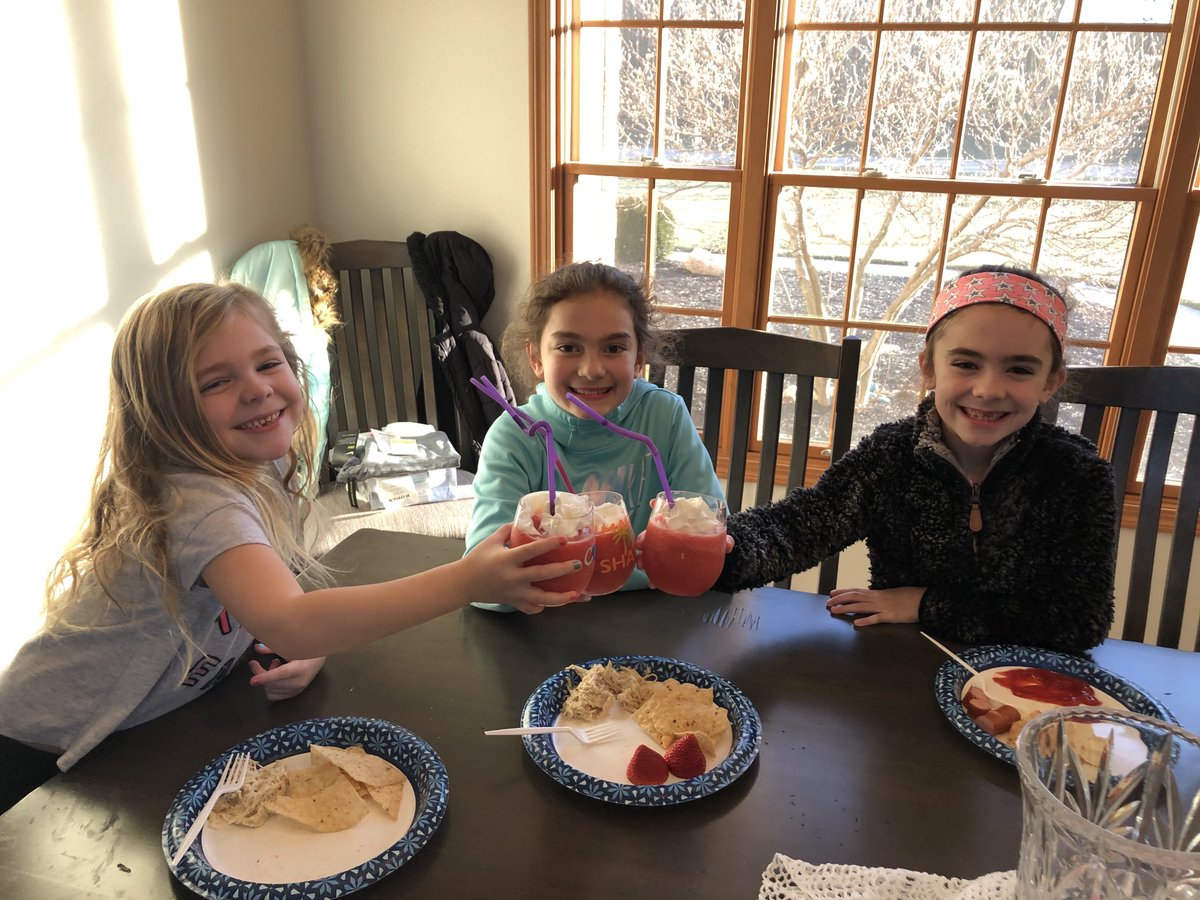 nevaathedivaa's tweet photo. Celebrating another great weekend as a 4th grader- great friends, great times- never take it for granted. #blessed https://t.co/N3Zo03XJOY
