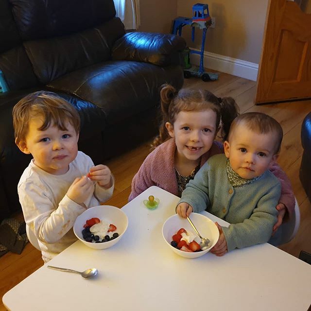 Vicki_os's tweet photo. Happy out eating icecream with his cousins 😍❤💜💙 https://t.co/Jir9hiEG7P https://t.co/rhl5xpMM6u