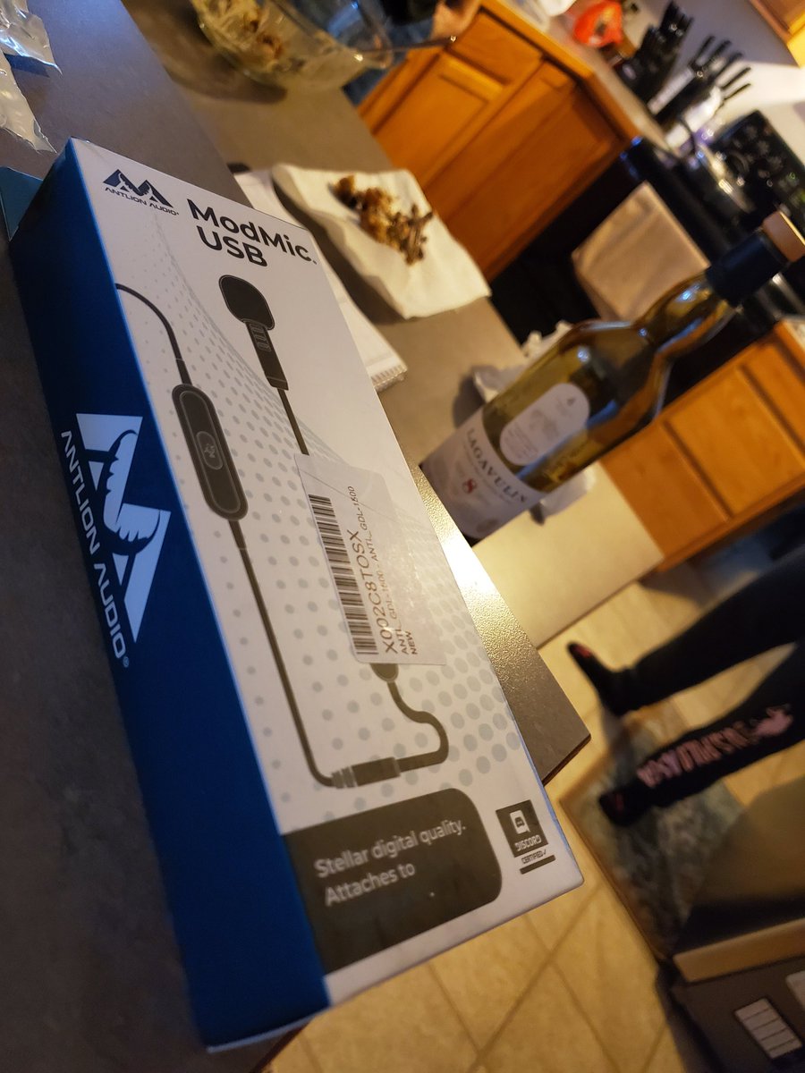 The_JAMayerl's tweet image. Yall ain't have to hear me breathing heavy anymore on my #HTCVive.

Imma sound like a smooth operator. 💯

#VR #ModMic @AntlionAudio