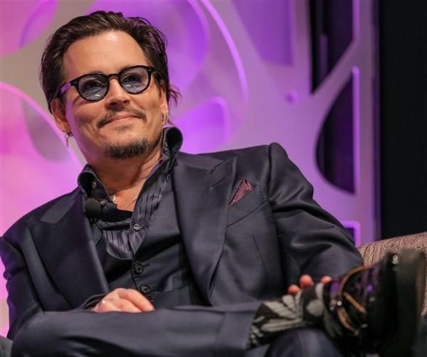 johnnydepptoday's tweet photo. I have to admit, even though he’s getting older, he’s still kinda cute tho 🥺💋 #johnnydepp #cute #depphead https://t.co/lK8CzC96rp