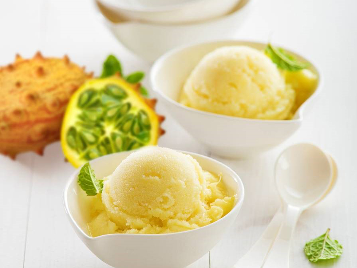 EnzedExotics's tweet image. With the mercury reaching 33C (that's 91F) here in the Bay of Plenty on Saturday, its about as hot as it gets in these parts! Time to whip up a batch of this super easy, plant-powered Kiwano "nice cream" #veganrecipes  
enzedexotics.com/kiwano-recipes…
