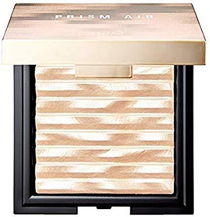 Clio プリズムエアハイライター　gold sheer指原シャドウで一躍人気になったClioのハイライト。淡いゴールドがとても肌馴染みいい。めちゃ安いのに上品で細かなラメつや感。平地のような顔面にふんわり軽く乗せるだけで品のいい立体感が爆誕。おまけに全然減らないコスパ◎ https://amzn.to/2UivYeL&nbsp;