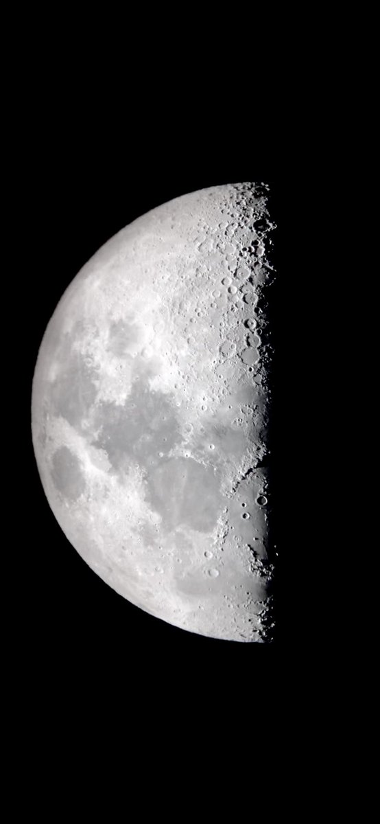 NorahWaegner's tweet photo. Lol I took this last night with my telescope last night and it turned out way better than expected! #MOON #astronomy #SpaceX https://t.co/cGhI3mS8Ds