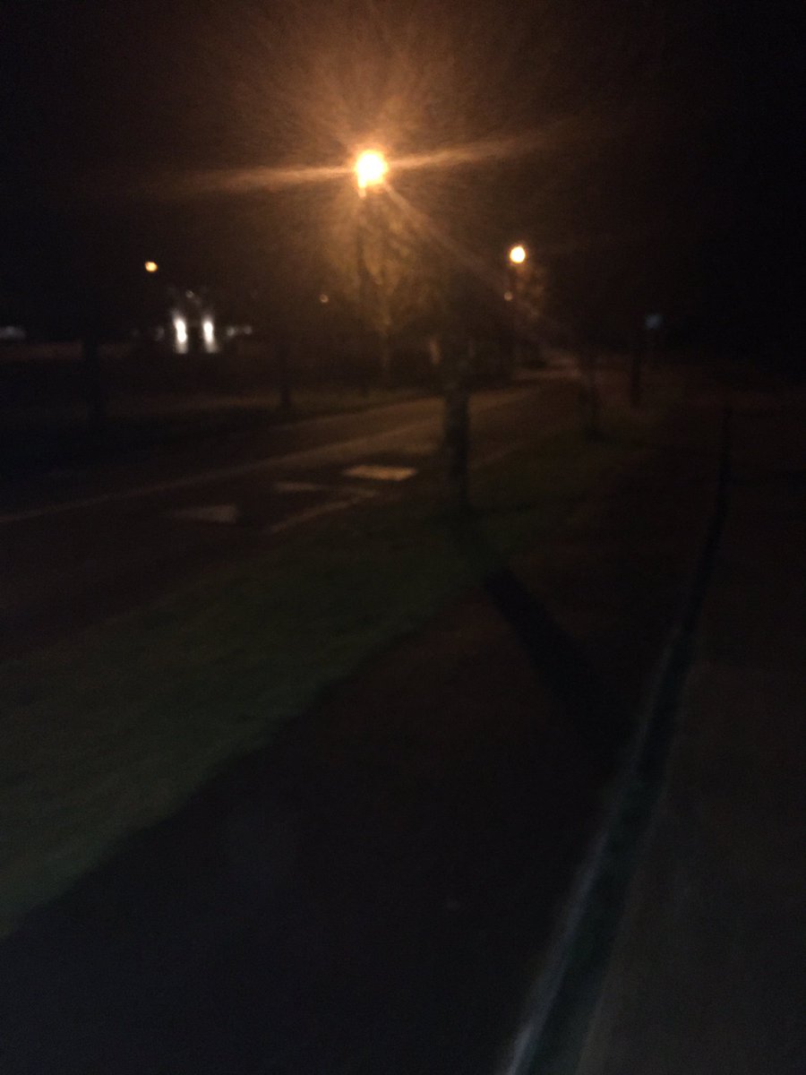 mshanley_m's tweet photo. #100daysofwalking Day 8 #waxinggibbous #windy #cold #greattogetout @ciarakellydoc @NewstalkFM https://t.co/YpPIIjCvtw