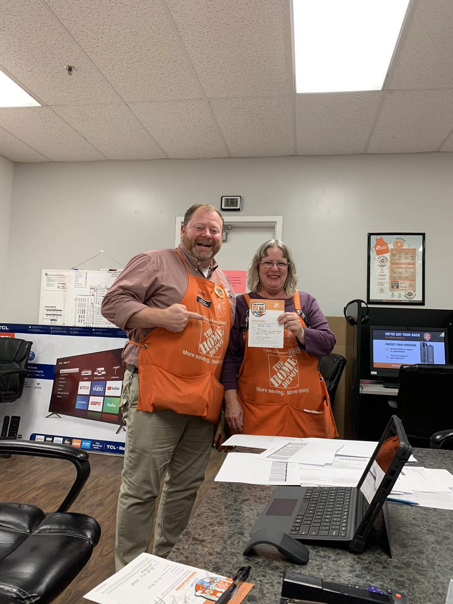 Store Manager <a href="/JeffWoodard4031/">Jeff Woodard</a> recognizes D27 Department Supervisor Melinda for Creating Shareholder Value with her excellent in stock position as well as driving store standards! #THD4031 <a href="/Julian_4031/">Julian Correa</a> <a href="/dlwolf0621/">Diana</a>