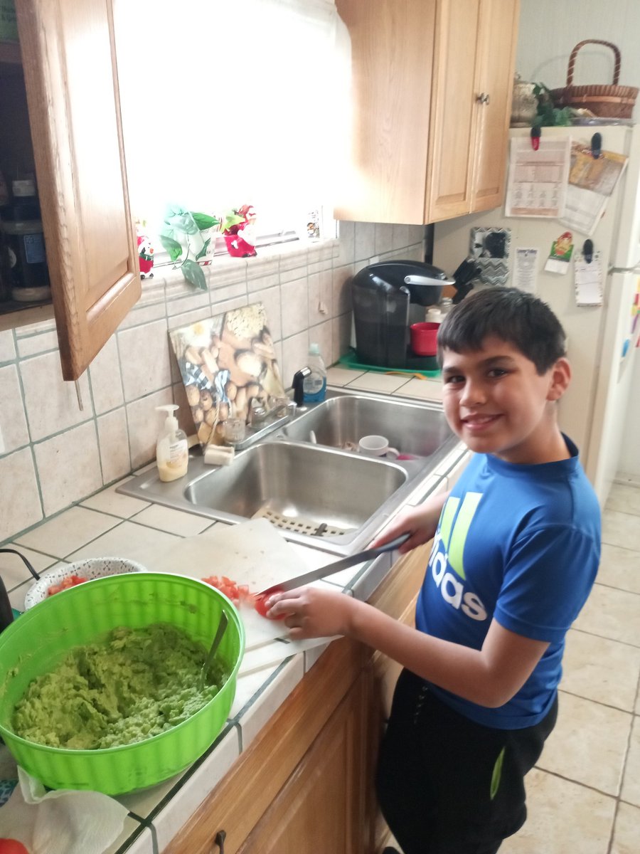 aangieapodaca's tweet image. Thank you ACE program for teaching my son how to make guacamole for the Superbowl #SuperBowl #ACEprogram #TeamSISD #Escontrias  @Escontrias_ES @ILara_CI  🏈🏈❤️