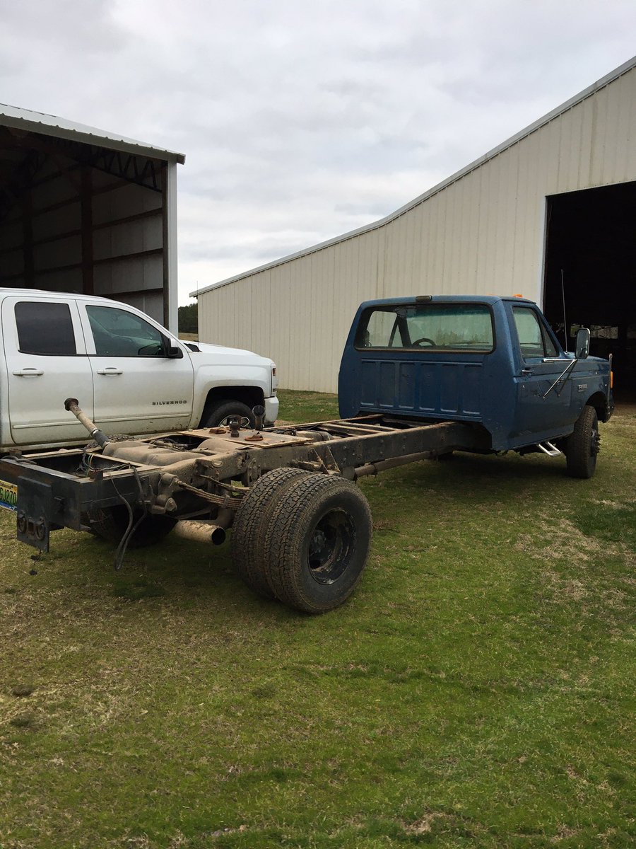 DawsonPresto's tweet photo. Pulled the bed off Ol Blue yesterday. Going to the paint shop this week for a new shade of blue https://t.co/QWRDTuNYgx