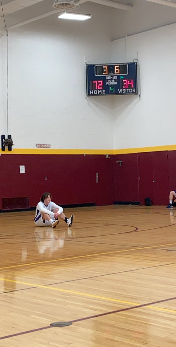basilbobs's tweet photo. Bobcats beat St. Charles 72-34 with only 6 boys. Hall led the team with 35 and Lesesky added 12. Redinger tallied 9 and Simonetti had 7. Leddy had 6 but got bit by the injury bug once again.(Ankle)(Hand)(Heart) https://t.co/sqI9B15lwY