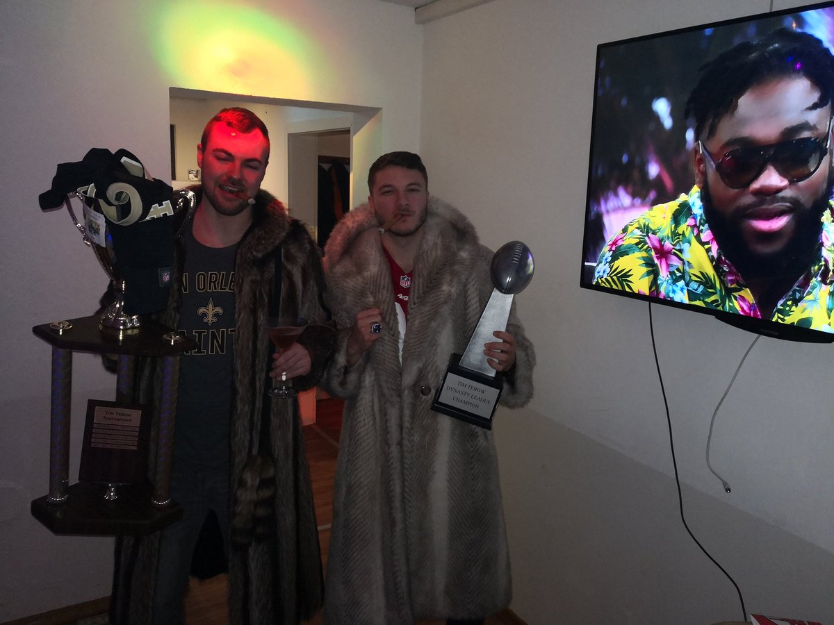 NottieNu's tweet photo. Pokalübergabe Fantasy mit #ranNFLsuechtig #SuperBowl #ranSB54 @CalaisCampbell @RomanMotzkus @CSpengemann https://t.co/cxycWRUsgK