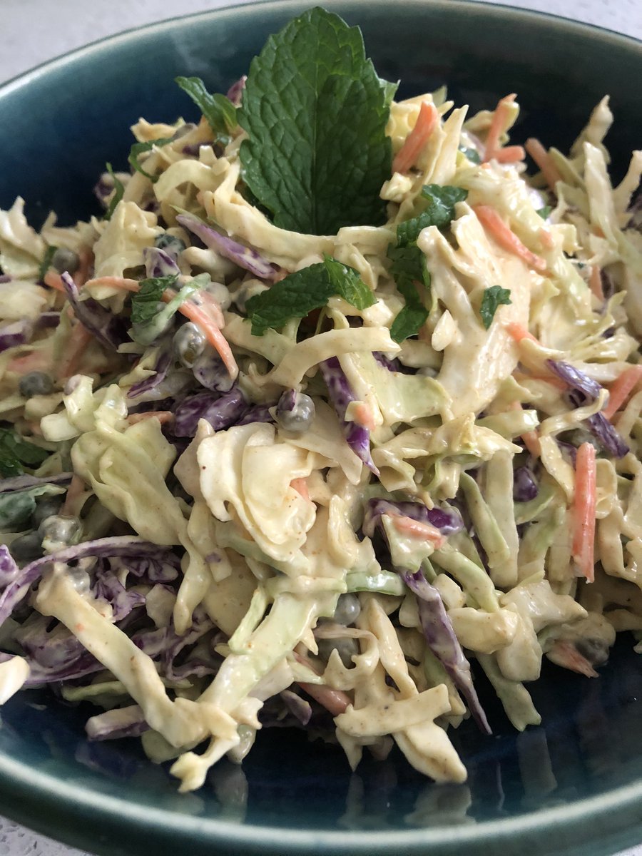 Zainab73's tweet photo. Who is ready for my yummy yummy Zelicious coleslaw🤩🤩🤔🙋🏽‍♀️🙋🏽‍♀️🙋🏽‍♀️🍔👌🥂🍷🏈@faborplumbs back to earth 🌍😎 https://t.co/WlvKUeR8vY