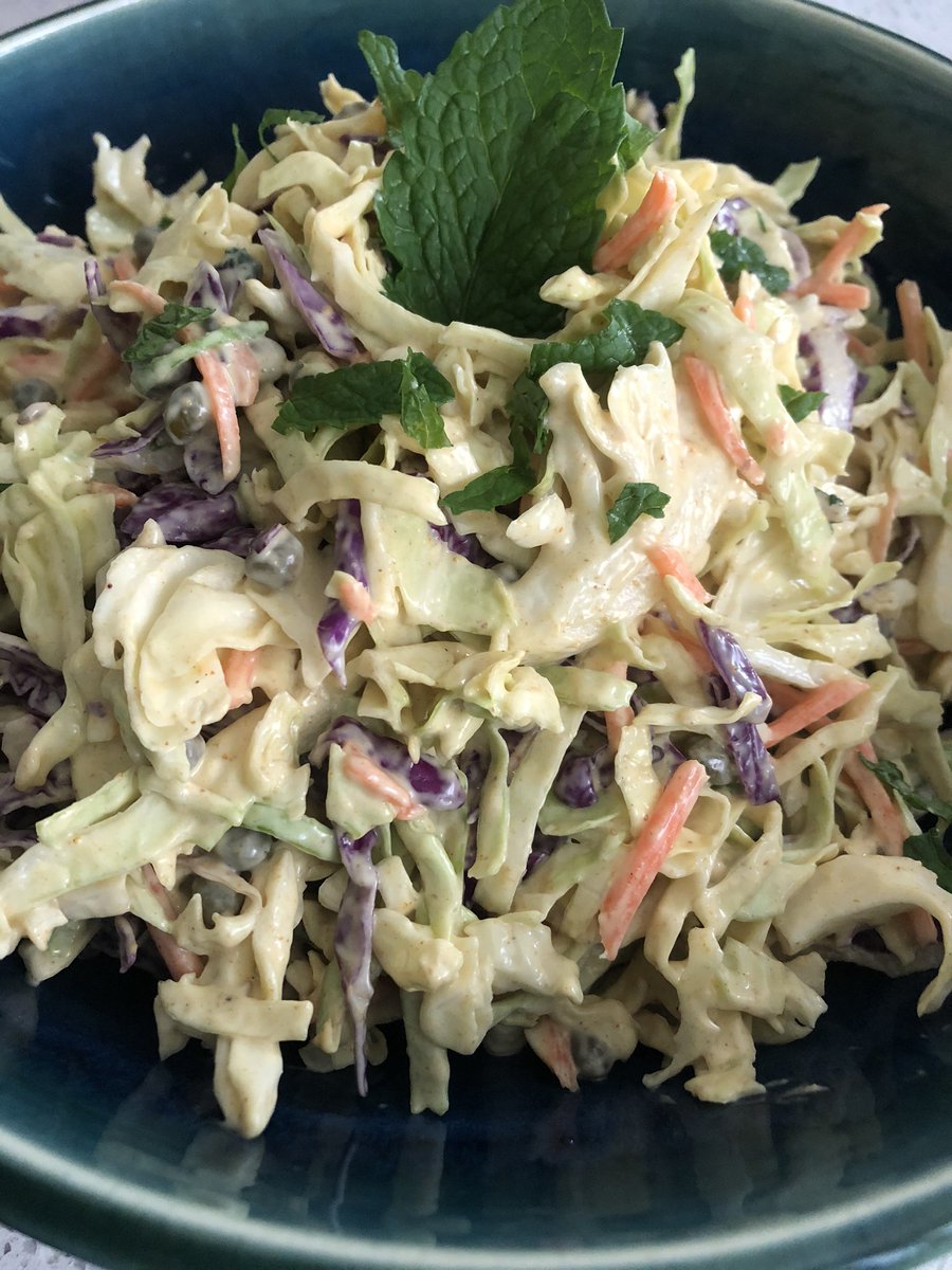 Zainab73's tweet photo. Who is ready for my yummy yummy Zelicious coleslaw🤩🤩🤔🙋🏽‍♀️🙋🏽‍♀️🙋🏽‍♀️🍔👌🥂🍷🏈@faborplumbs back to earth 🌍😎 https://t.co/WlvKUeR8vY