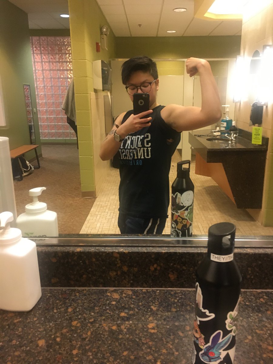 First time baking a sourdough bread loaf and tbh it kinda sucked! But I do plan to continue practicing bc I really want to get good at this :)Also only mirror selfie I have is this gym flex and I am Sorry.