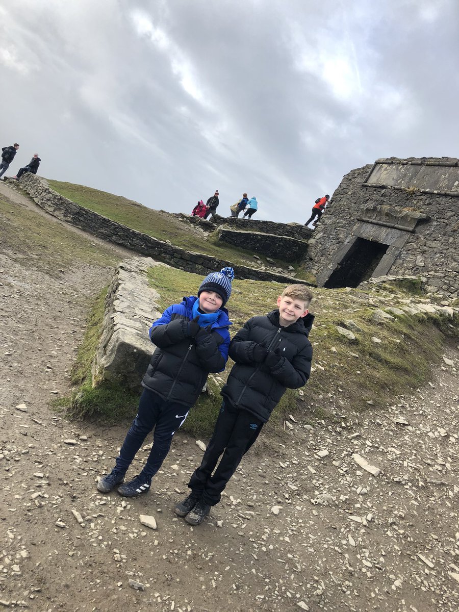 MagsMadrid's tweet photo. Nice trip up Moel Famau for Oliver &amp; Jake today after a weekend of footy 👍🏻⚽️ @Plant_Hughes @Mr_McGorian https://t.co/4R7xup5XwJ