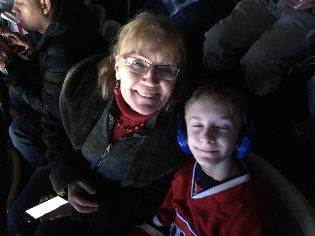 slemieuxLinux's tweet photo. Sortie pré @SuperBowl au @CanadiensMTL avec Jeremy et Renée #habselfie #GoHabsGo https://t.co/sPudtA0ir0
