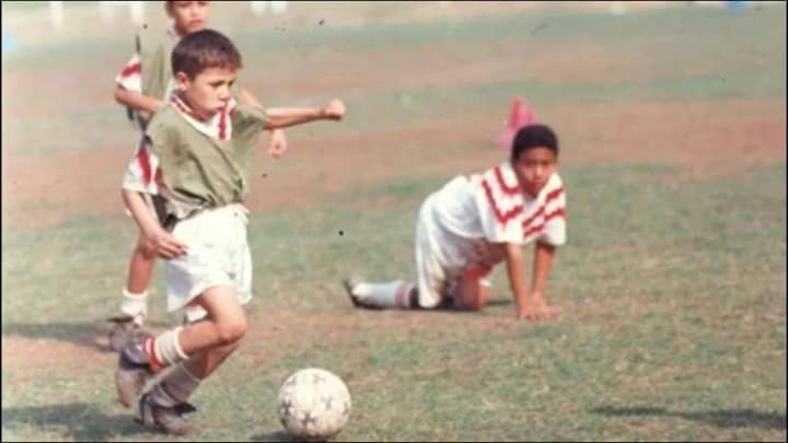 EsmailMahmoud14's tweet photo. سيد شبهنا كل ذنبه انه زيه زينا بنحب الزمالك سيد خرج من كل القضايا وشيلوه قضية شغب اللى الداخلية قتلت فى 20 مشجع بدم بارد
#خرجوا_سيد_مشاغب_لأبوه https://t.co/ShddKe62MV