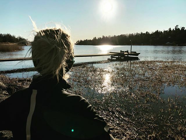❤️ @linakjellstrand She always has the best ideas - “John, the sun is shining and it’s February in Sweden. Let’s run by the water today.” A invigorating and fantastic day with my soulmate - jag kan definitivt rekommendera strandpromenaden mellan Vårdsätr… ift.tt/3b4hK79