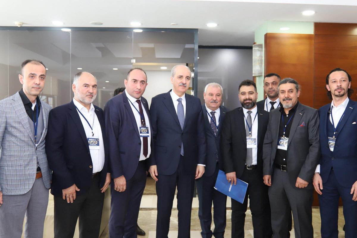 AsriadBolu's tweet photo. ASRIN İŞADAMLARI DERNEĞİ BOLU ŞUBESİ OLARAK SAYIN NUMAN KURTULMUŞ’A  (YHT) İLE İLGİLİ KAPSAMLI BİR ARAŞTIRMA VE ÖNERİ DOSYASI TESLİM EDİLEREK GEREKLİ TÜM İZAHATLAR YAPILMIŞTIR VE KONUNUN BOLU VE ÇEVRE İLLER İÇİN ÖNEMLİ OLDUĞU VURGUSU YAPILMIŞTIR. https://t.co/ogAUDeQSPv