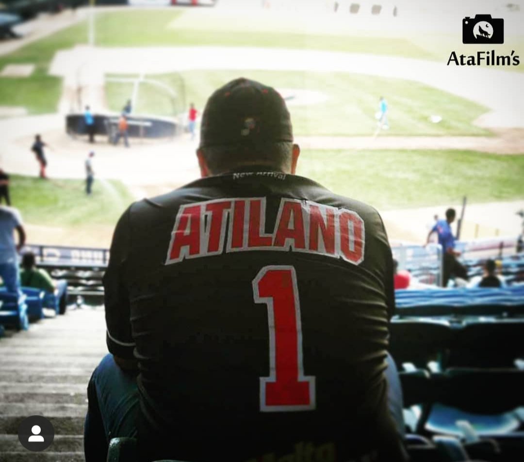 atilanohidalgo's tweet photo. #AtilanoTime #1. Gracias a mis amigos de #AtaFilms por la entrevista especial. #VozeImagenOficial #Tiburones #LaGuaira #BeisbolVenezolano #FamiliaGuairista https://t.co/MJxpFJnXcn
